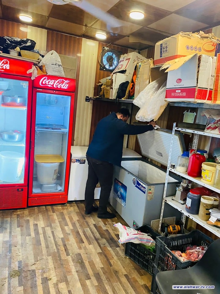 قيادة شرطة ذي قار وبجهود قسم بلدة الجزيرة تنفذ حملة لرفع التجاوزات وسط مدينة الناصرية .